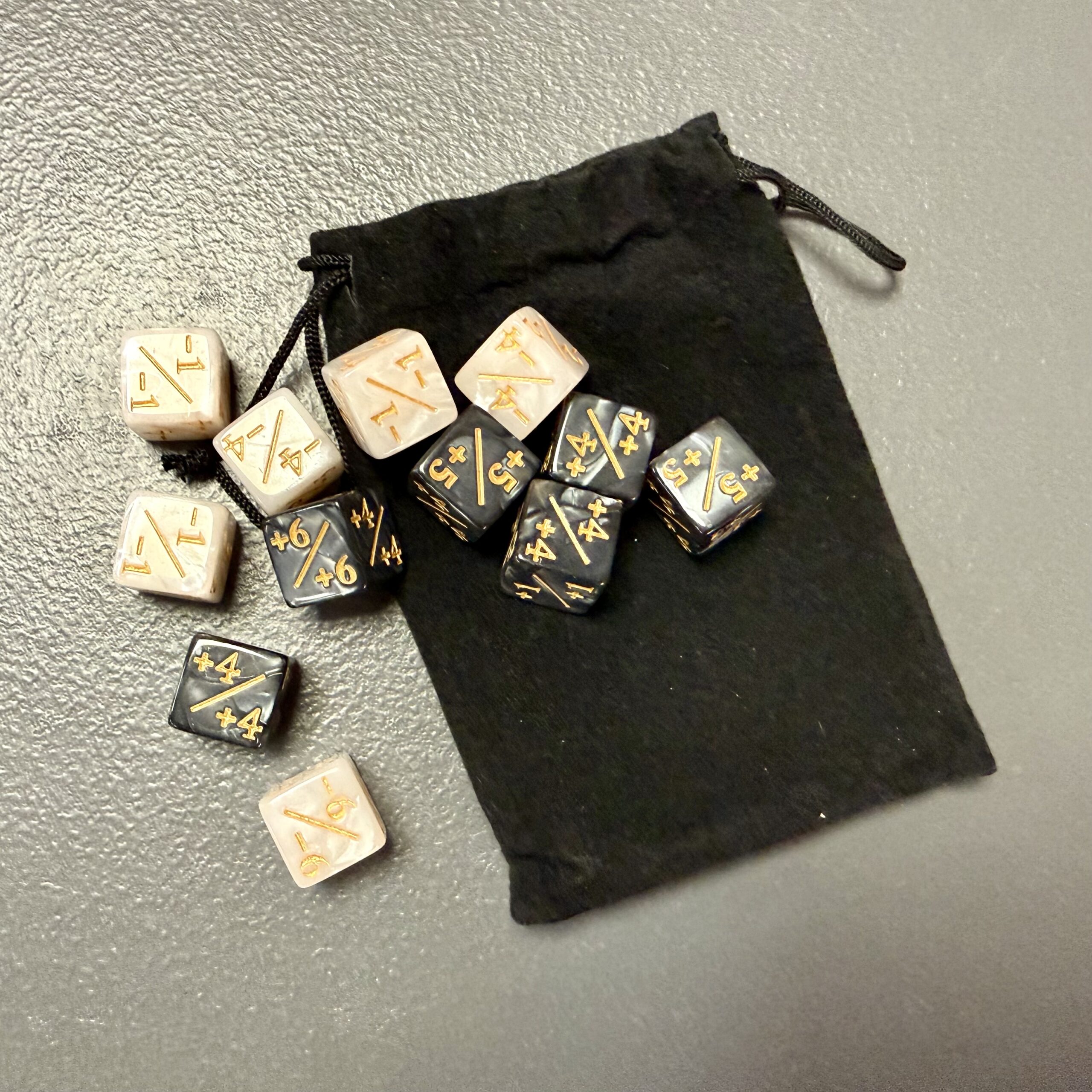 +1/+1 & -1/-1 Dice Counters (12)